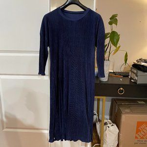 shimmery deep blue long-sleeved pleated dress-top with slit